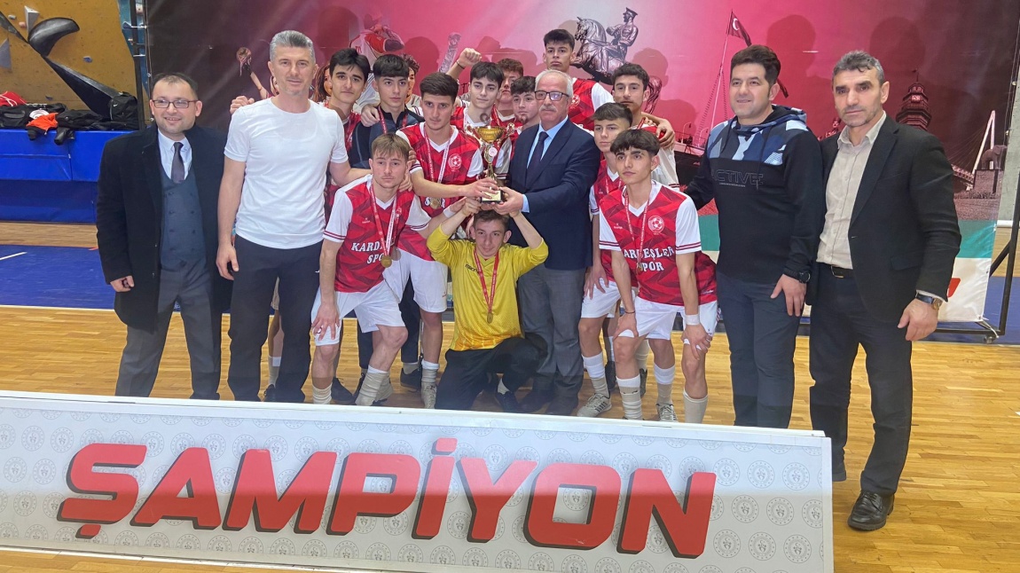 Okul futsal takımımız Samsun'da şampiyon olarak ilimizi bölge maçlarında temsil etmeye hak kazandı.