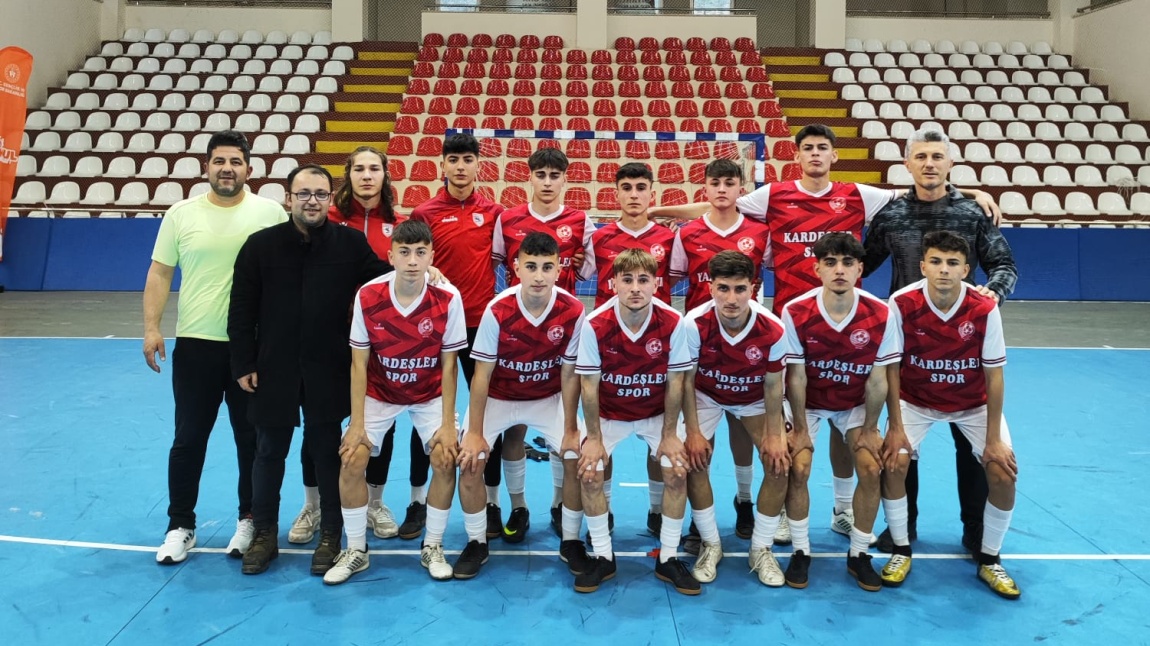 Okul Futsal takımımız Amasya'daki çeyrek finali şampiyon olarak tamamladı. Yarı finalde takımımıza başarılar dileriz.